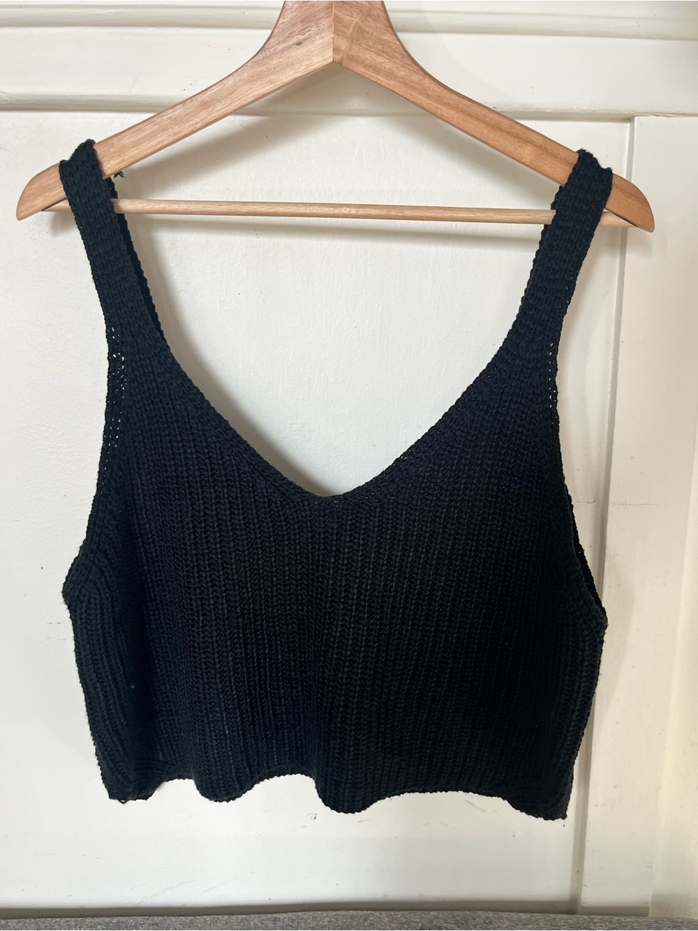 🟠 2/$8 Wishlist Black Knit V-Neck Cropped Camisole